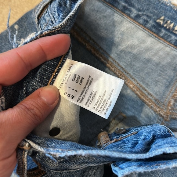 American Eagle 90s Boyfriend Destroyed Relaxed Crop Jeans 6 short - Picture 3 of 8